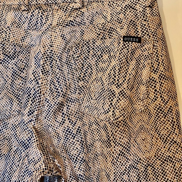 Sexy, snakeskin pants by Guess, size 28 - Picture 5 of 9
